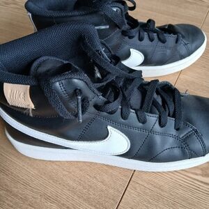 Nike Black and White Leather Sneakers